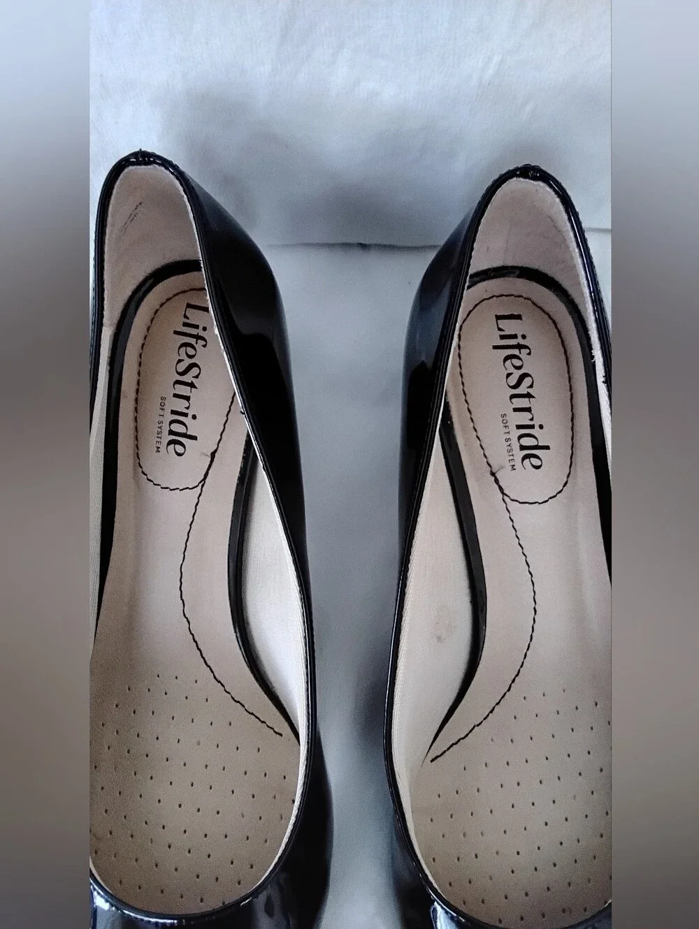 Life Stride Soft System Minx Elegant Black Patent Low Heel Pumps